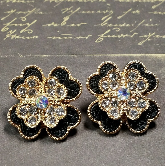 Jewelry - Black flower earrings